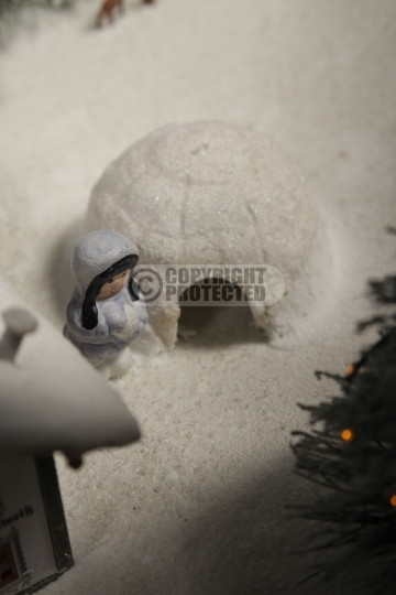 Iglu und Weihnachtsbaum